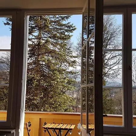 Apartment Koenigliche Mit Balkon