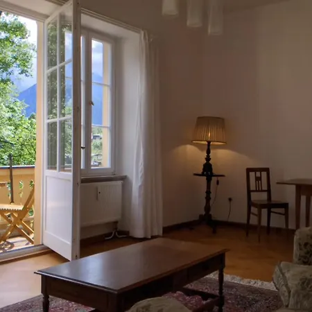 Koenigliche Mit Balkon